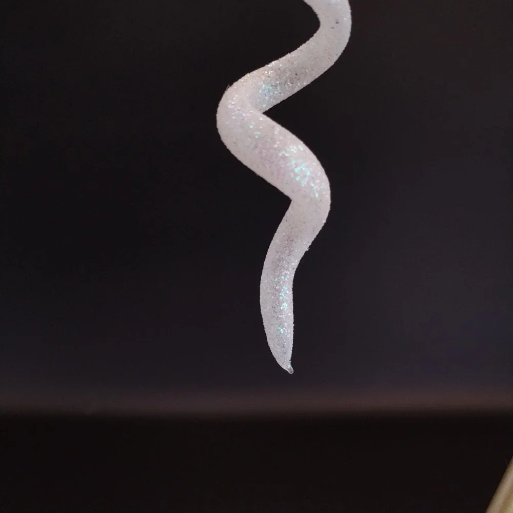 Set of 4 Handblown Glass Spiral Icicle Ornaments Michoacan Mexico White Iridesce
